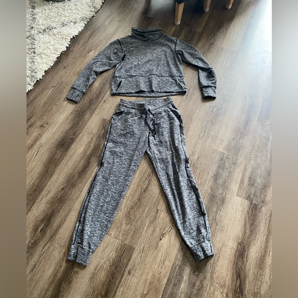 Two piece- Size 4 Womens lululemon tracksuit -heathered grey colour. - Picture 2 of 9